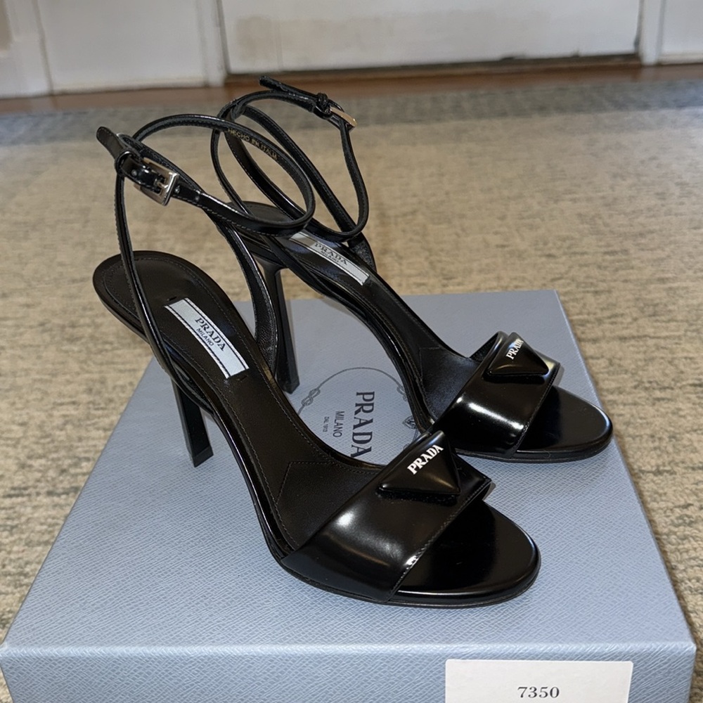 NIB Prada black leather sandal